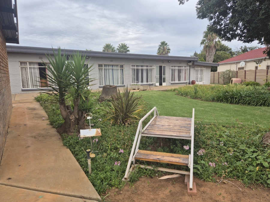 5 Bedroom Property for Sale in Wolmaransstad North West